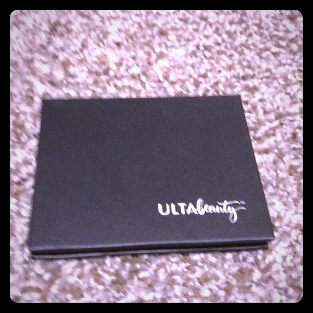 Ulta eye shadow palette never been used